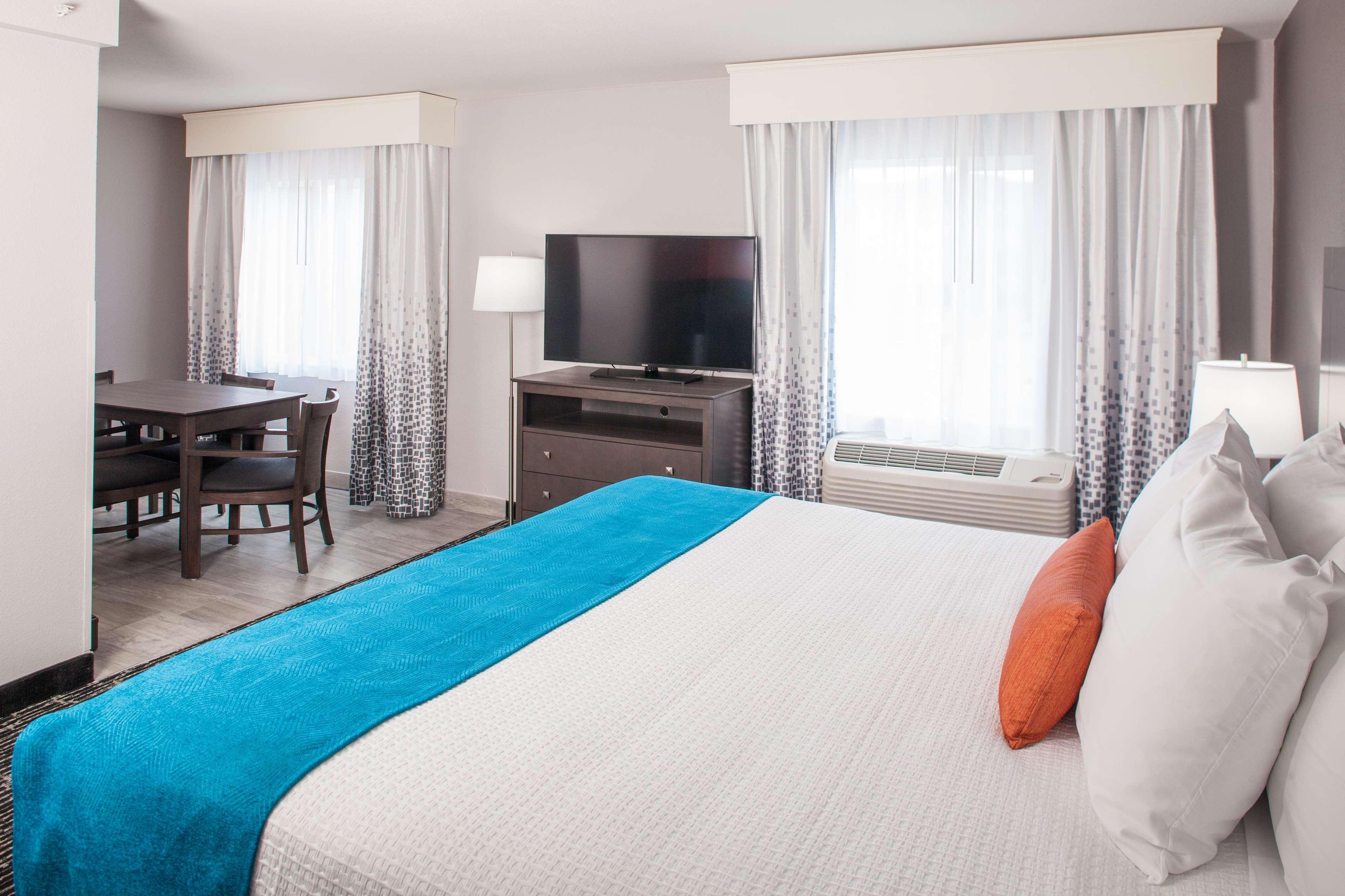 Best Western Holiday Manor Нютън Екстериор снимка